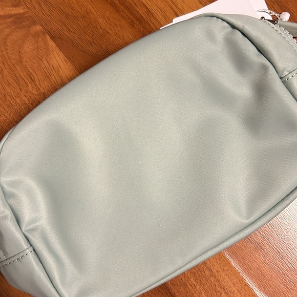 NWT Lululemon Athletica City Essentials Pouch
Mini ✨ASIA EXCLUSIVE ✨ - Picture 6 of 11